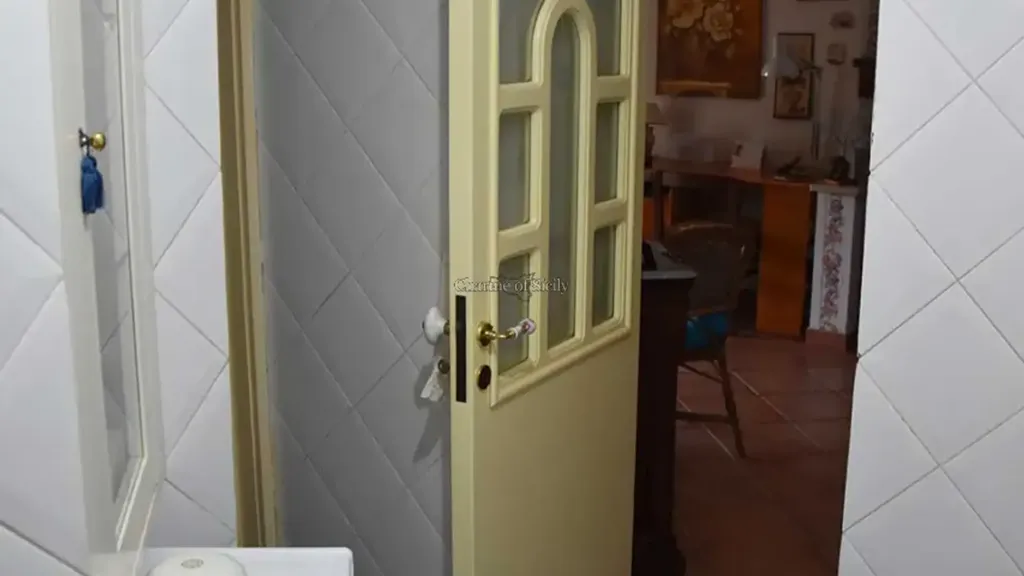 Esik - Independent House with Garden in Modica