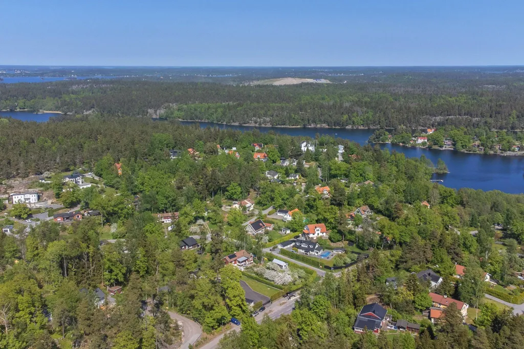 8-toaline maja asukohas Nacka kommun