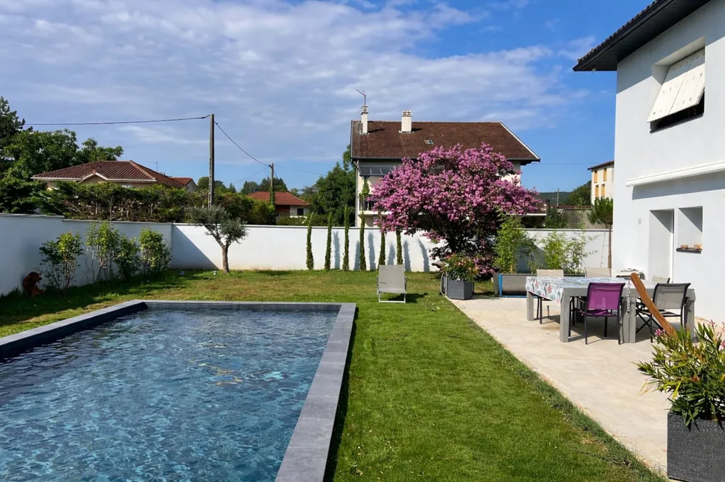 Bassein - Family House with Pool in Crémieu
