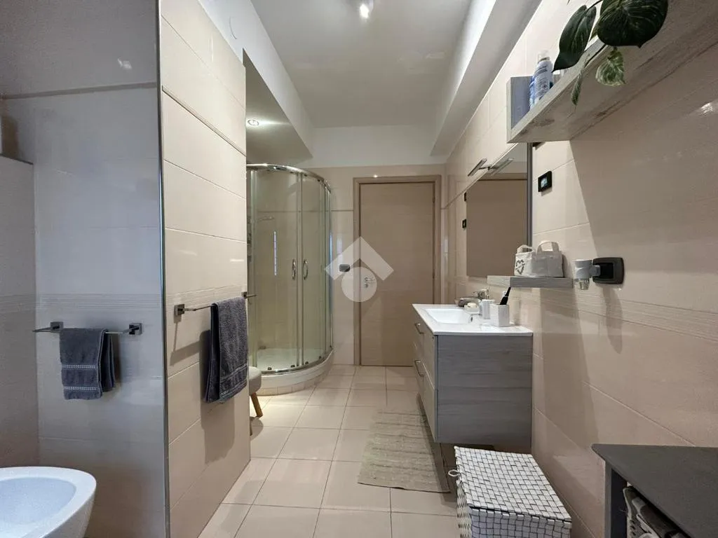 Bagni - South-Facing Apartment with Balcony in Cosenza