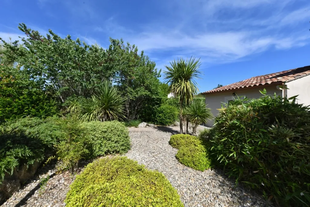Jardin - Villa avec Piscine Couverte près d'Uzès