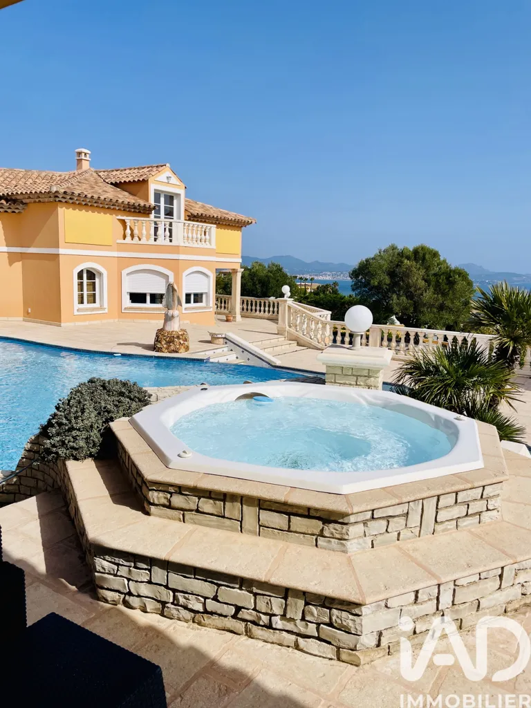Piscine - Villa Moderne avec Vue Mer à Roquebrune-sur-Argens