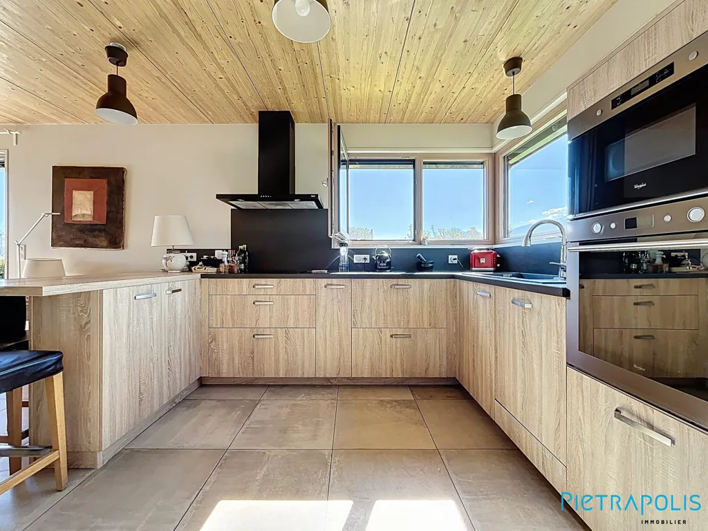 Cuisine - Villa avec Jardin et Terrasse à Échenevex