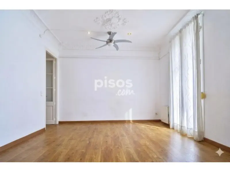 Elutuba - Characterful Apartment with Balcony in L'Esquerra de l'Eixample