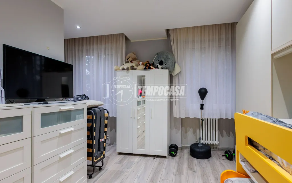Magamistoad - Renovated Triplex with Cellar in Parma