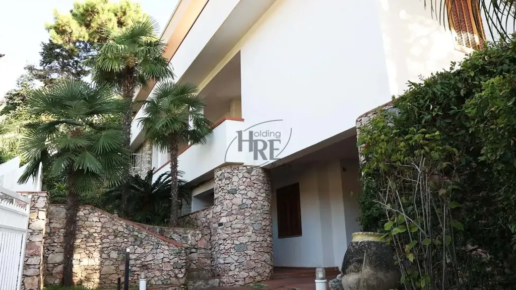 Extérieur - Architectural Villa with Central Staircase in Amantea