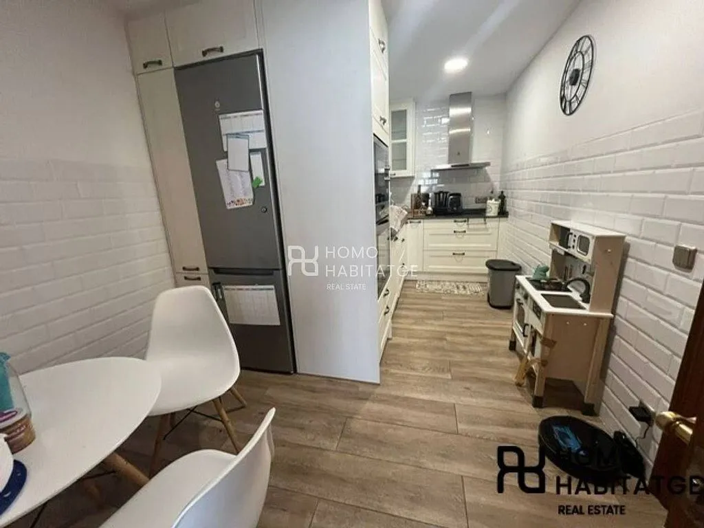 Söögituba - Modern Flat with Balcony in Egara, Terrassa