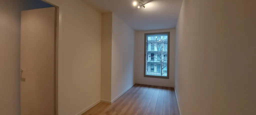 Entrée - Modern Apartment with Balcony near Breda Centraal