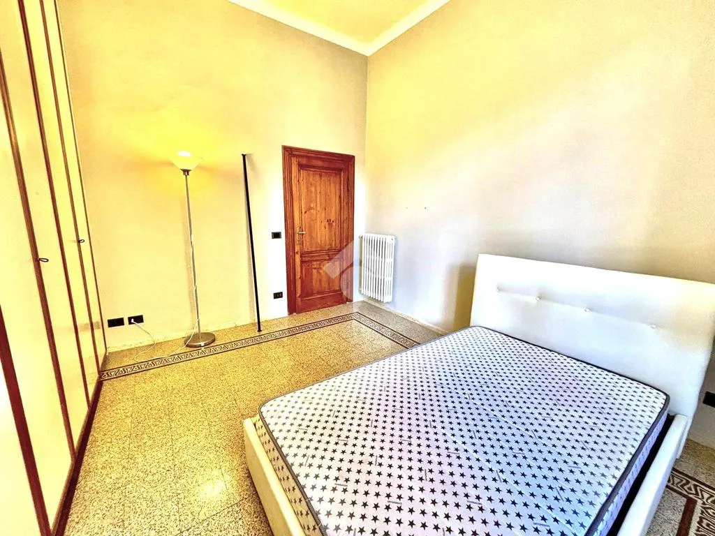 Chambres - 1930s Apartment with Balcony in Florence