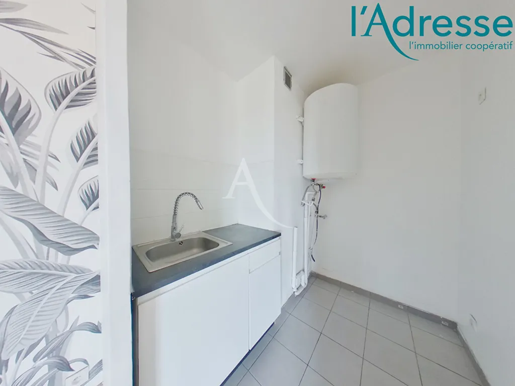 Cuisine - Duplex 3 Pièces avec Box à Proximité des Commerces