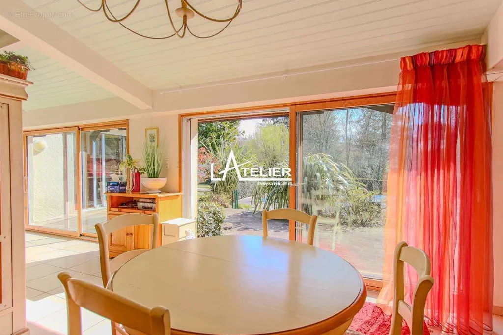 Söögituba - Spacious Property with Pool in Sautron