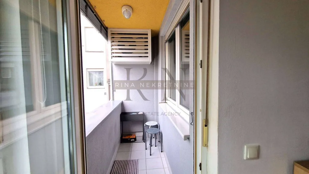 Balcon - Modern 2-Bedroom Flat with Parking in Prečko, Zagreb