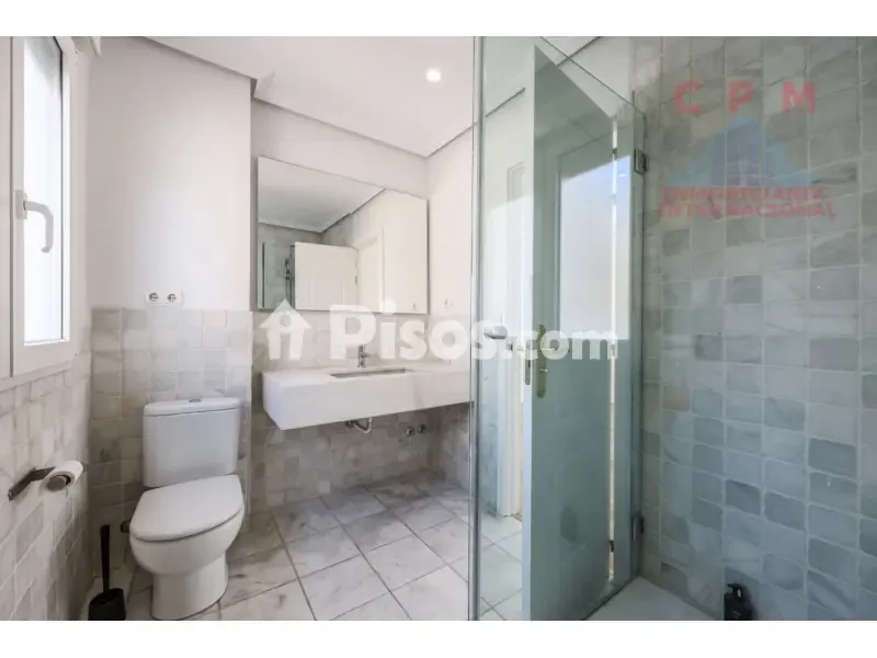 Bathrooms - Sunny Loft with Terraces in Castellana