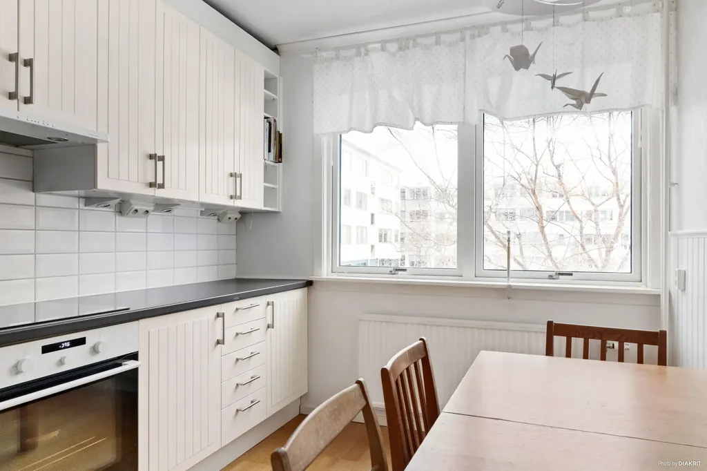 Köök - Apartment with Balcony in Central Alingsås
