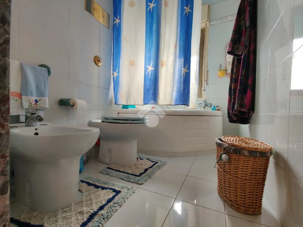 Salles de bain - Third Floor Flat with Balcony in Villagrazia