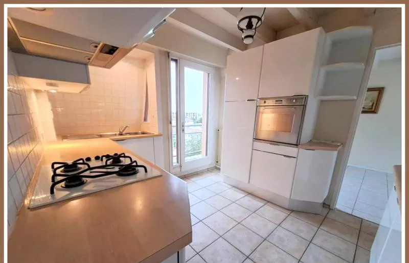 Cuisine - Appartement Duplex avec Vue Dégagée à Dax Centre