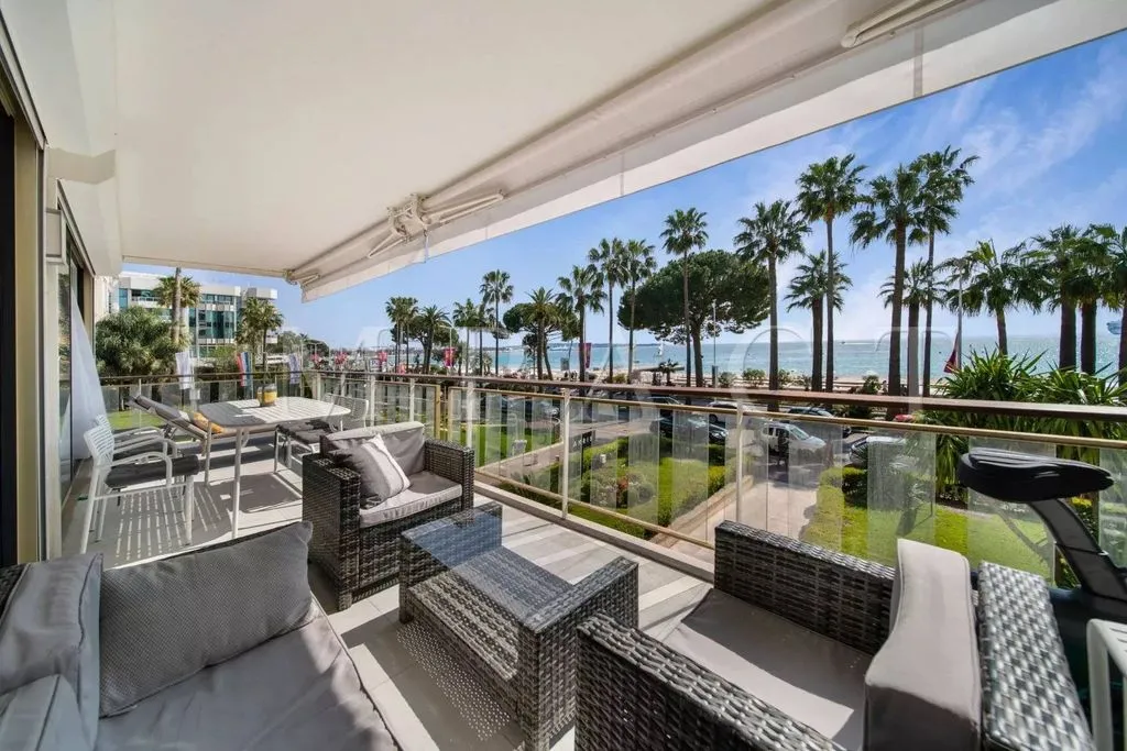 Balcon - Appartement Luxe avec Vue Mer à Cannes