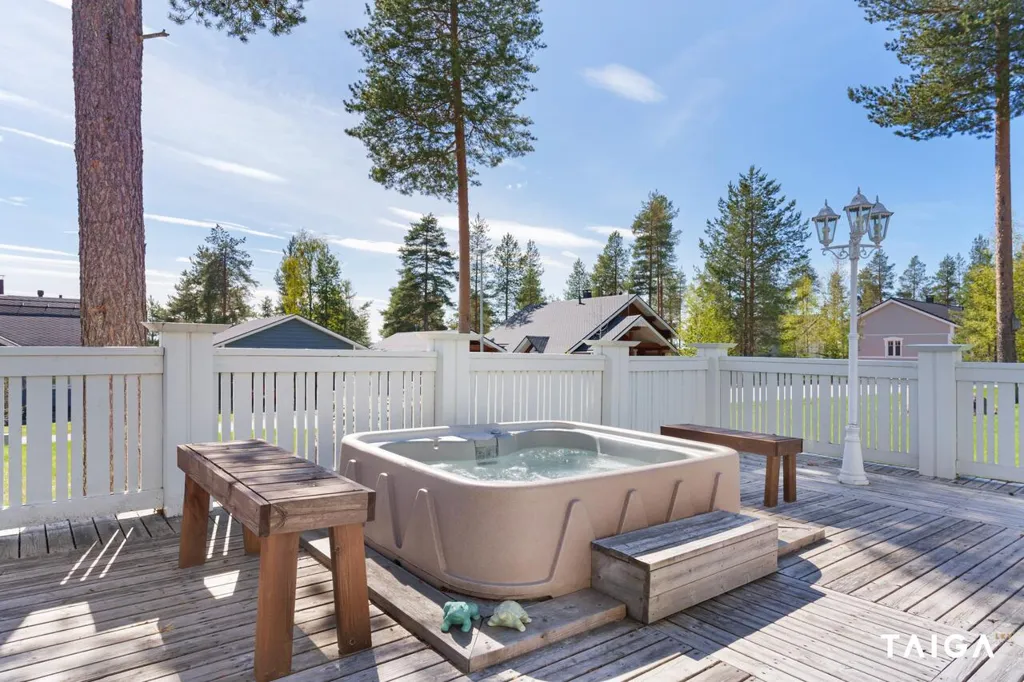 Terrass - Modern Detached House with Jacuzzi in Rovaniemi