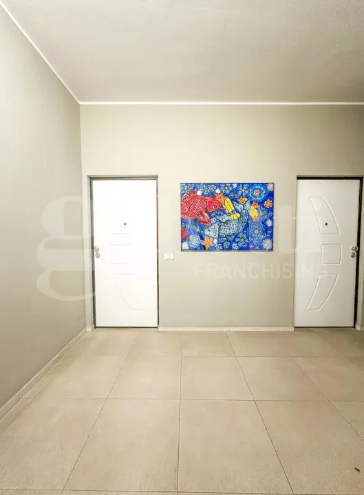 Esik - Modernised Studio Flat with Porters in Milan