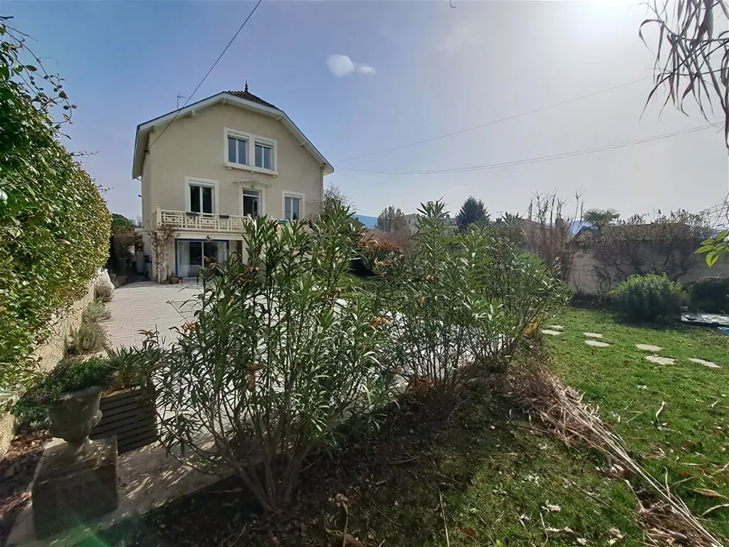 Aed - Character House with Pool in Saint-Marcellin
