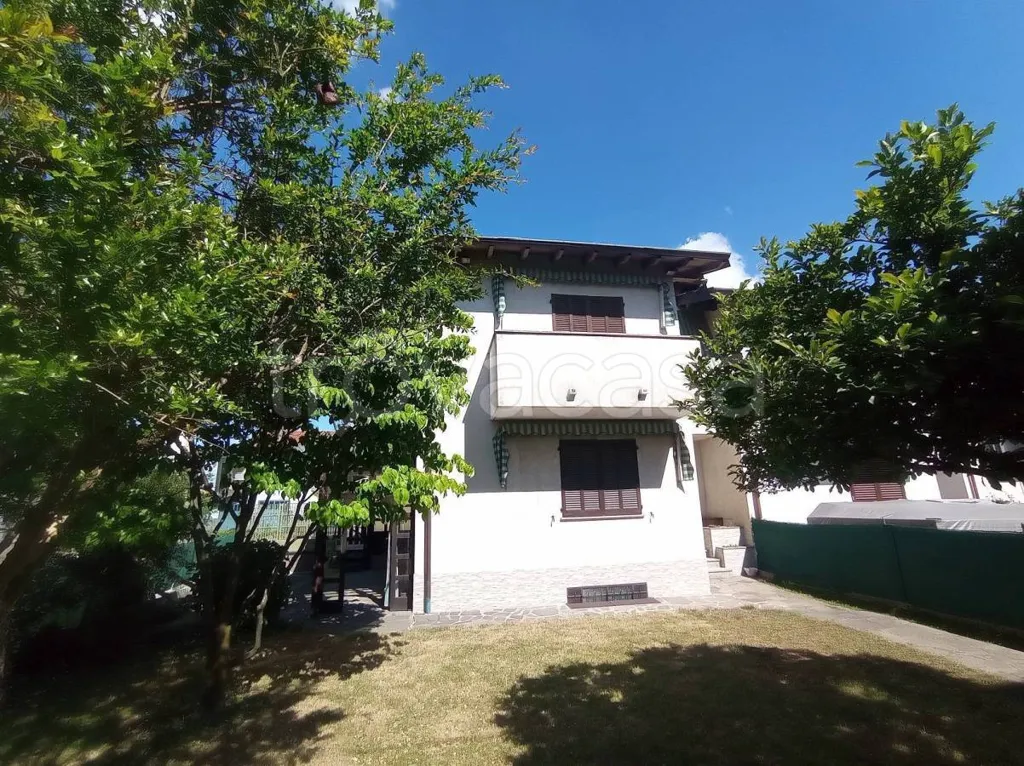 Välivaade - Terraced Villa with Private Garden in Bellinzago Novarese