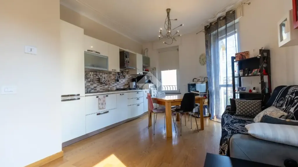 Elutuba - Trilocale with Balcony in Bergamo