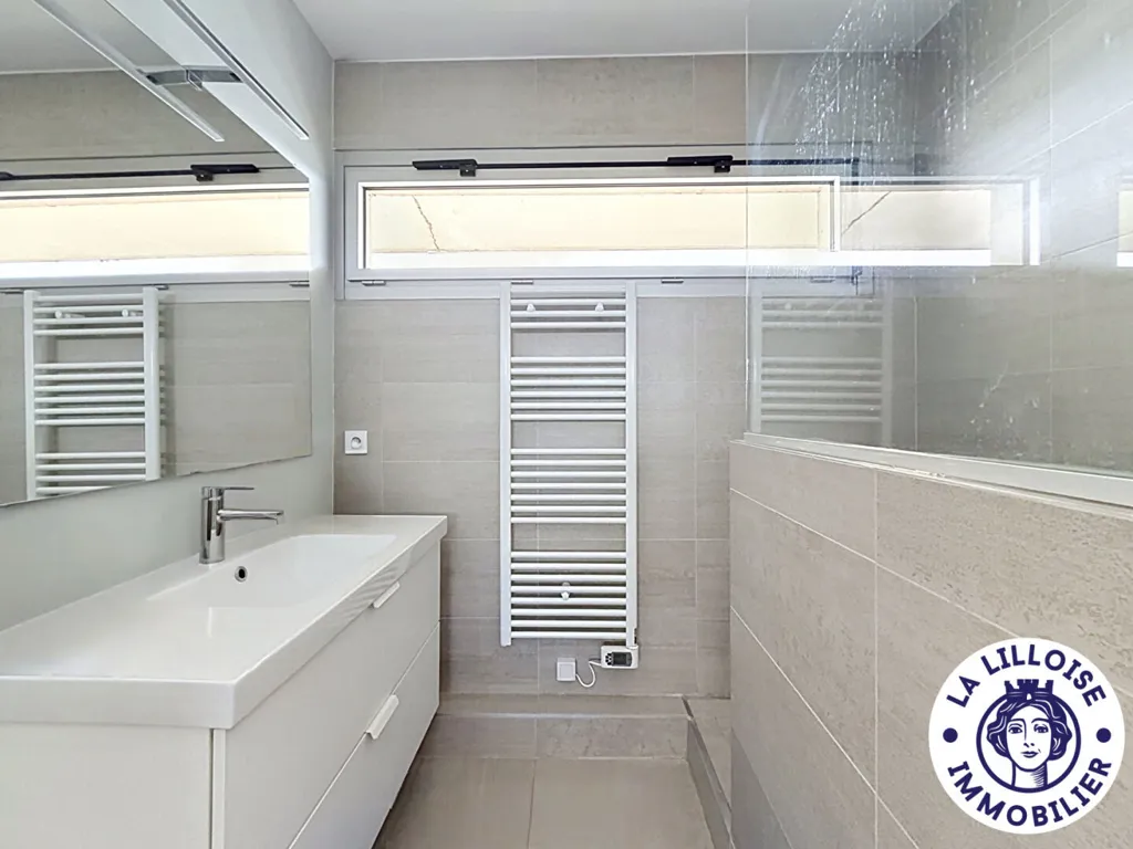 Bathrooms - Luxury Flat with Panoramic View in Lambersart
