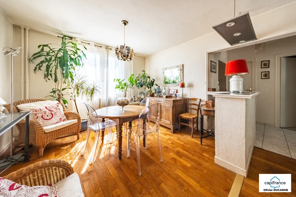 Sala da pranzo - Traversing 4-Piece Apartment in Dijon