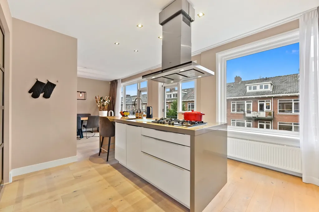 Cuisine - Renovated Apartment with Balcony in Blijdorp