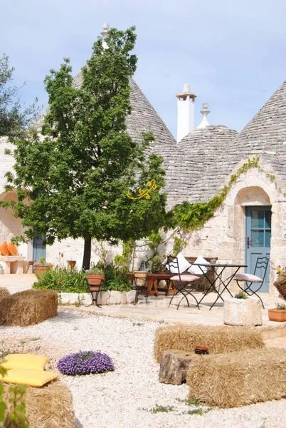 Jardin - Rustic Trullo Complex with Garden in Martina Franca