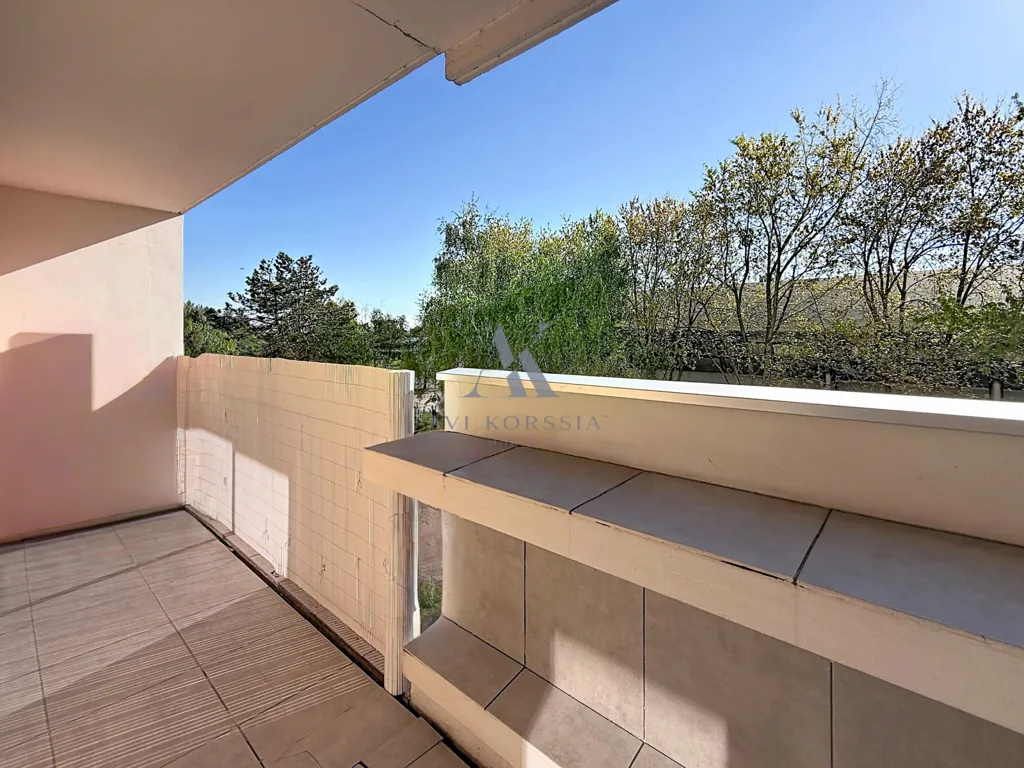 Balcony - Modern Flat with Balcony in Décines-Charpieu
