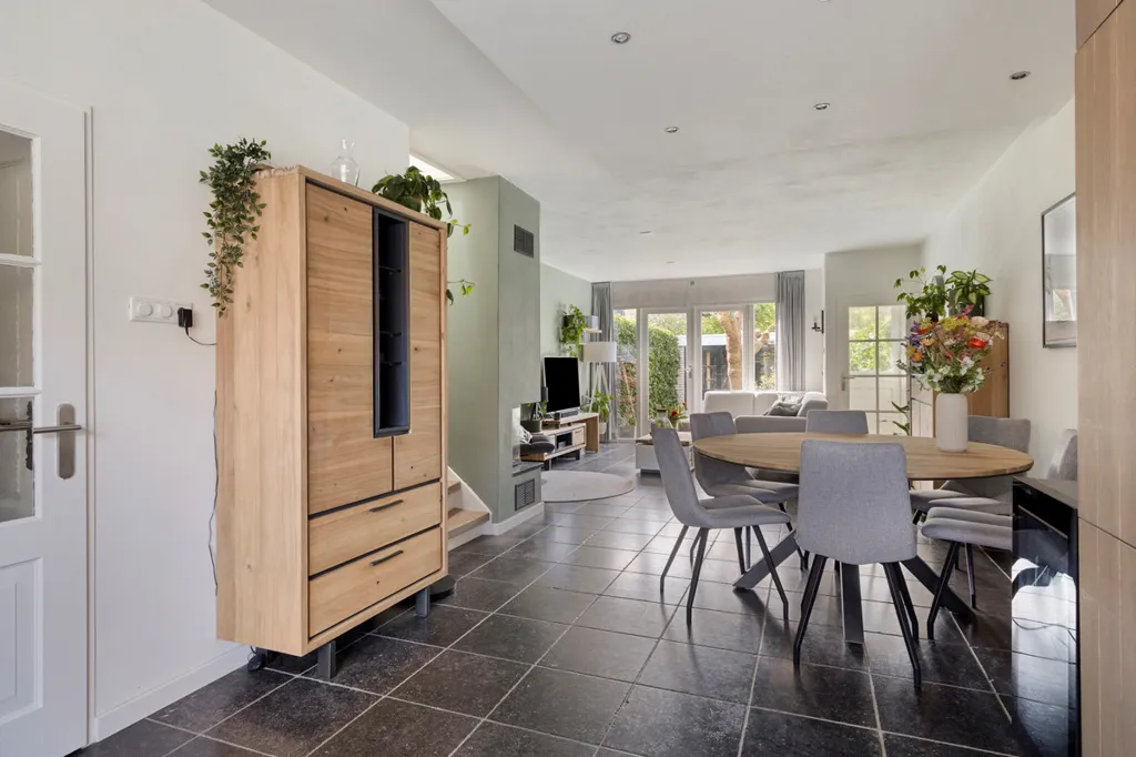 Söögituba - Renovated Townhouse with Garden in Residential Area