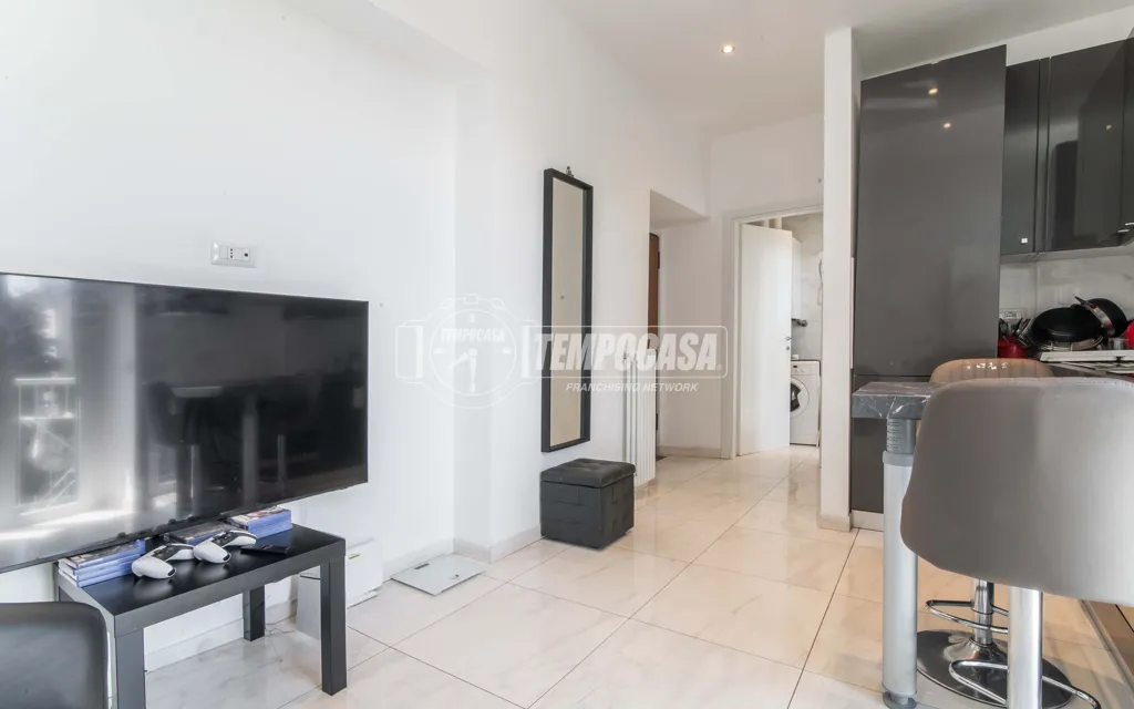 Elutuba - Rented Two-Bedroom Apartment with Balcony in Como