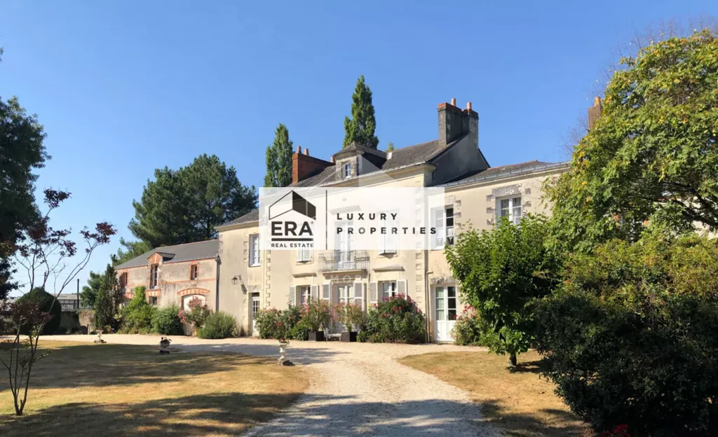 Välivaade - Prestigious Estate with Multiple Hectares in Les Sorinieres