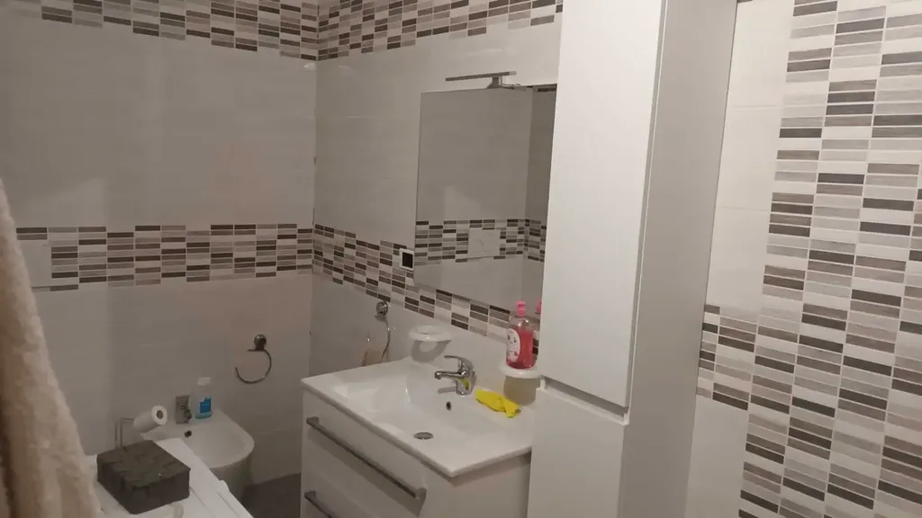 Bathrooms - Apartment with Garden in Pegli, Genoa
