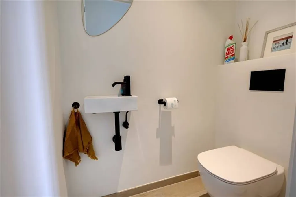 Vannitoad - Energy-Efficient Apartment with River View in Boom