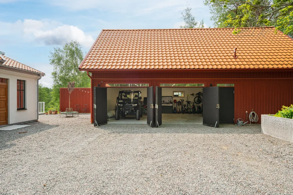 Välivaade - Modern Farmhouse with Pool near Norrköping