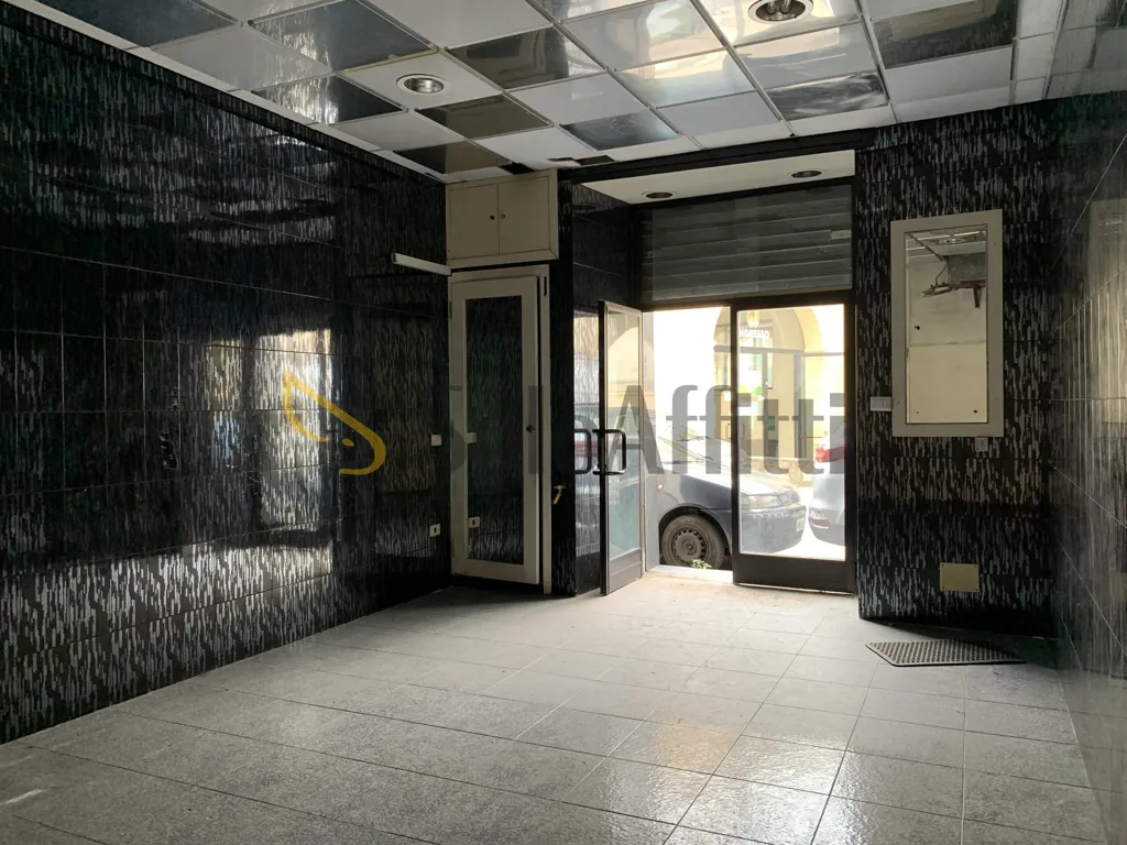 Entrée - Commercial Space with Street Frontage in Catanzaro