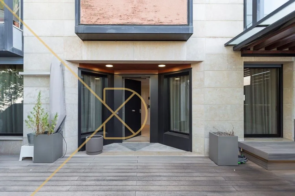 Jardin - Contemporary Adjoined House with Pool in Sarrià