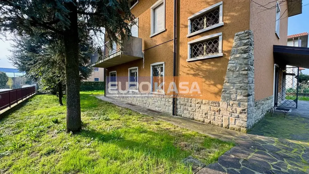 Extérieur - Villa with Garden in Osio Sopra