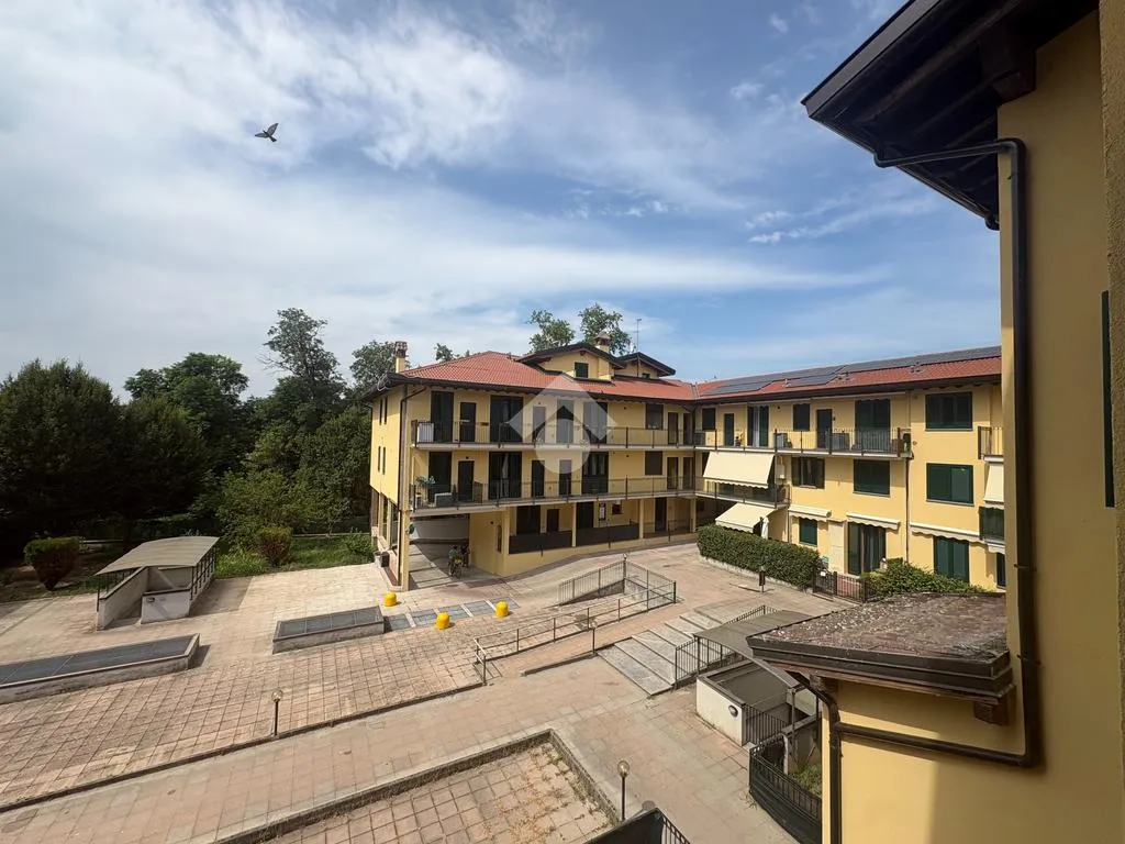 Balcon - 3-Room Apartment with Loggia in Landriano