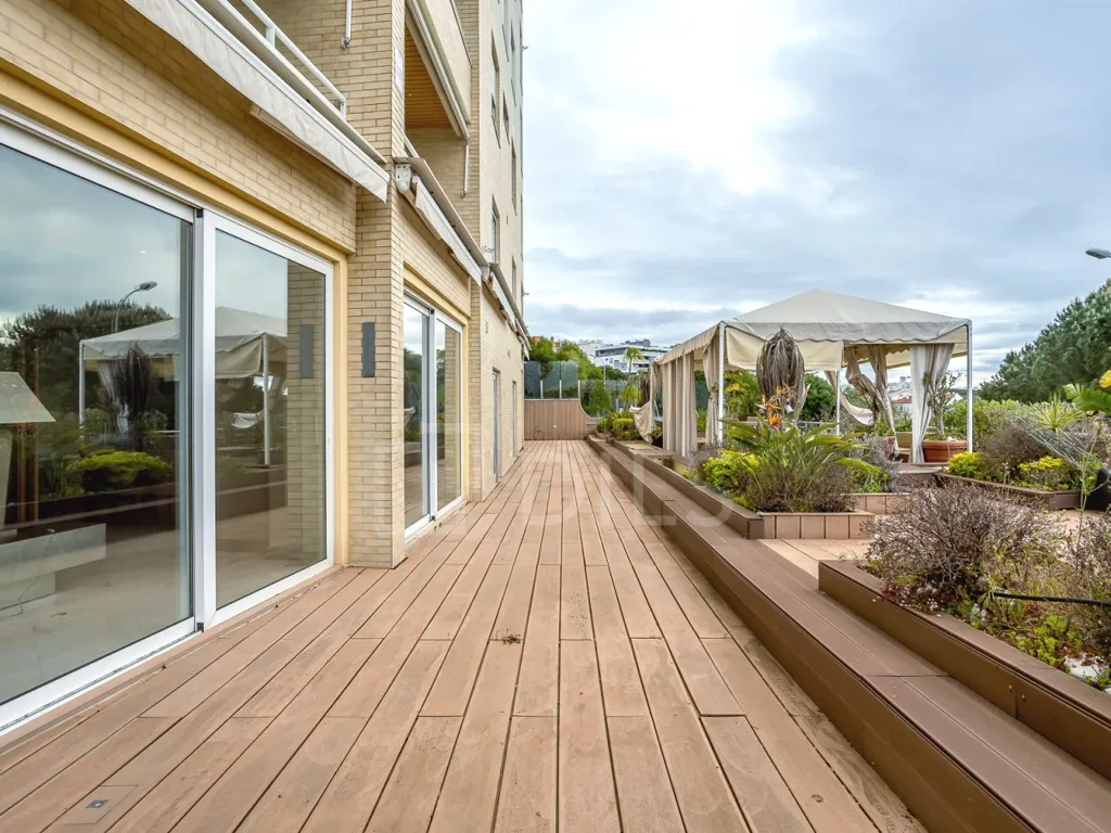 Terrass - Duplex Apartment with River View in Algés