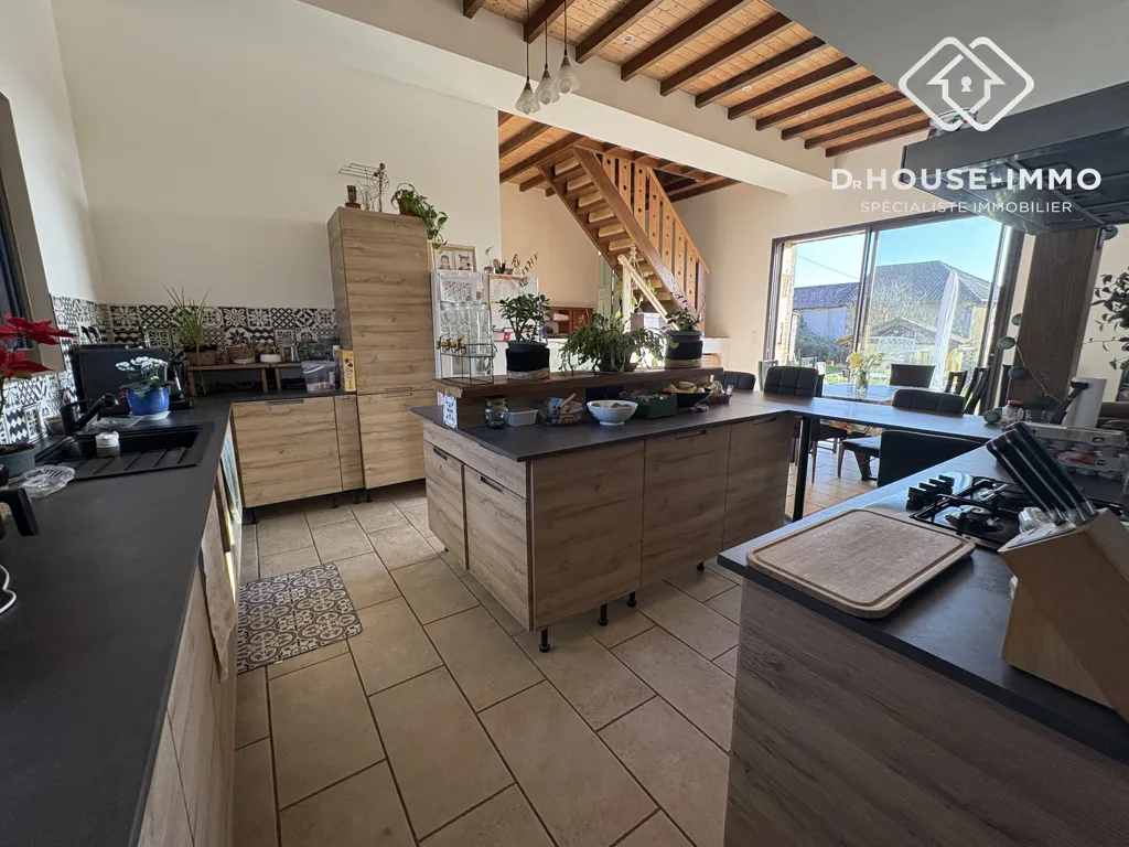 Cuisine - Maison en Pierres Rénovée avec Vue Dégagée à Villars
