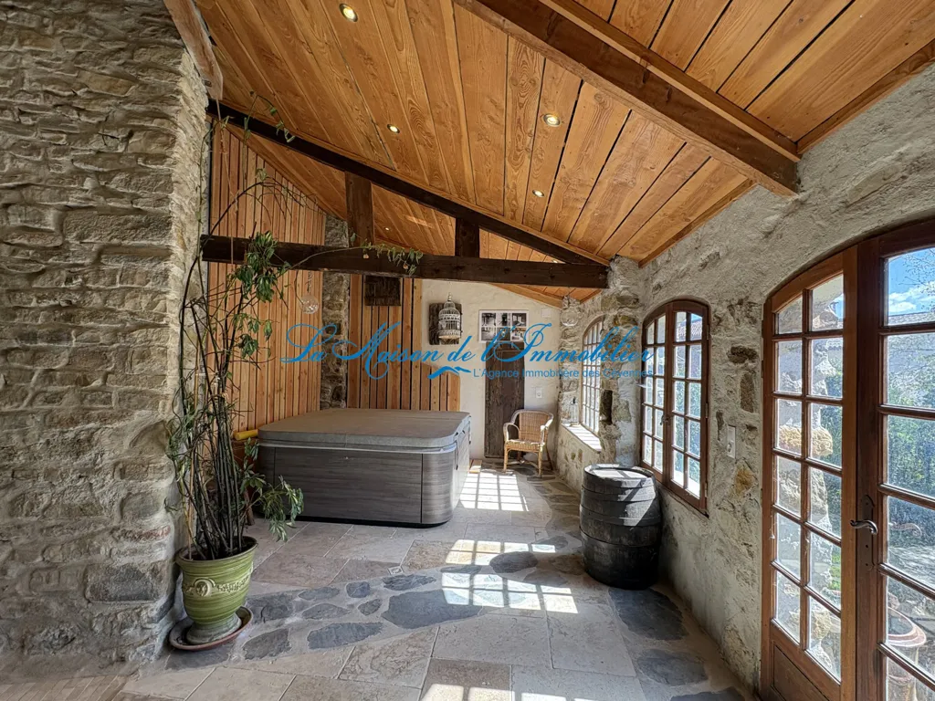 Terrasse - Mas en pierres avec piscine et gîtes à Les Mages