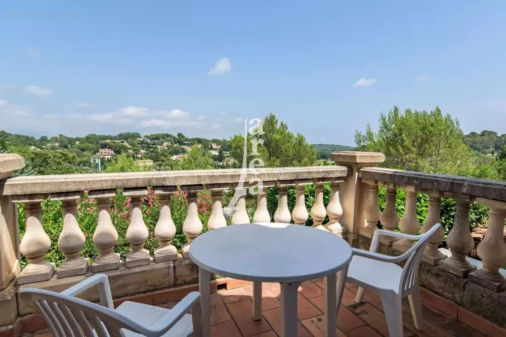Balcon - Hôtel avec Piscine et Extension Possible à Mougins