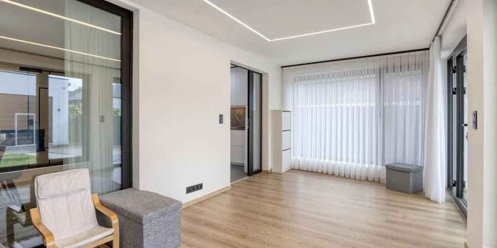 Hallway - Mixed-Use Property with Garden in Broechem