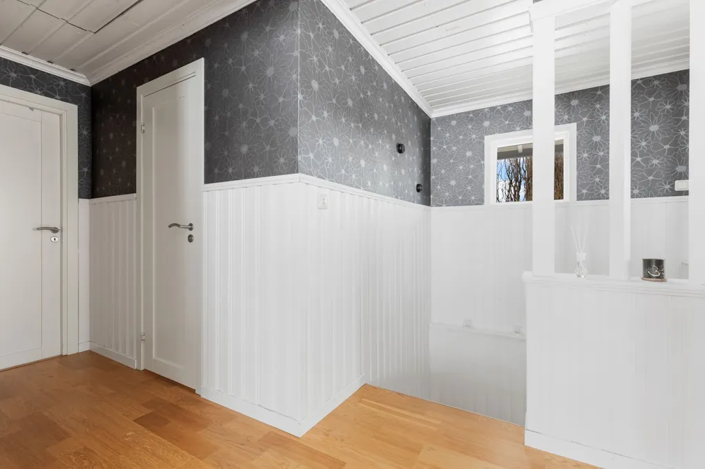 Entrée - Suterräng House with Renovated Kitchen in Örnsköldsvik