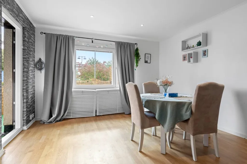 Salle à manger - Apartment with Balcony in Kista