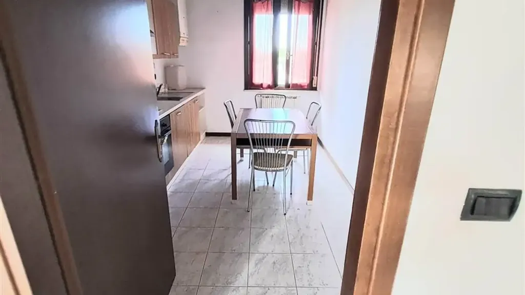 Sala da pranzo - Apartment with Balcony in Poggio Rusco