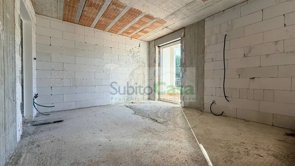 Pièces - New Apartment with Balcony in Turrivalignani